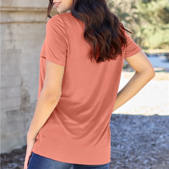 Sexy and soft apricot pocket tee - Picture 2 of 3